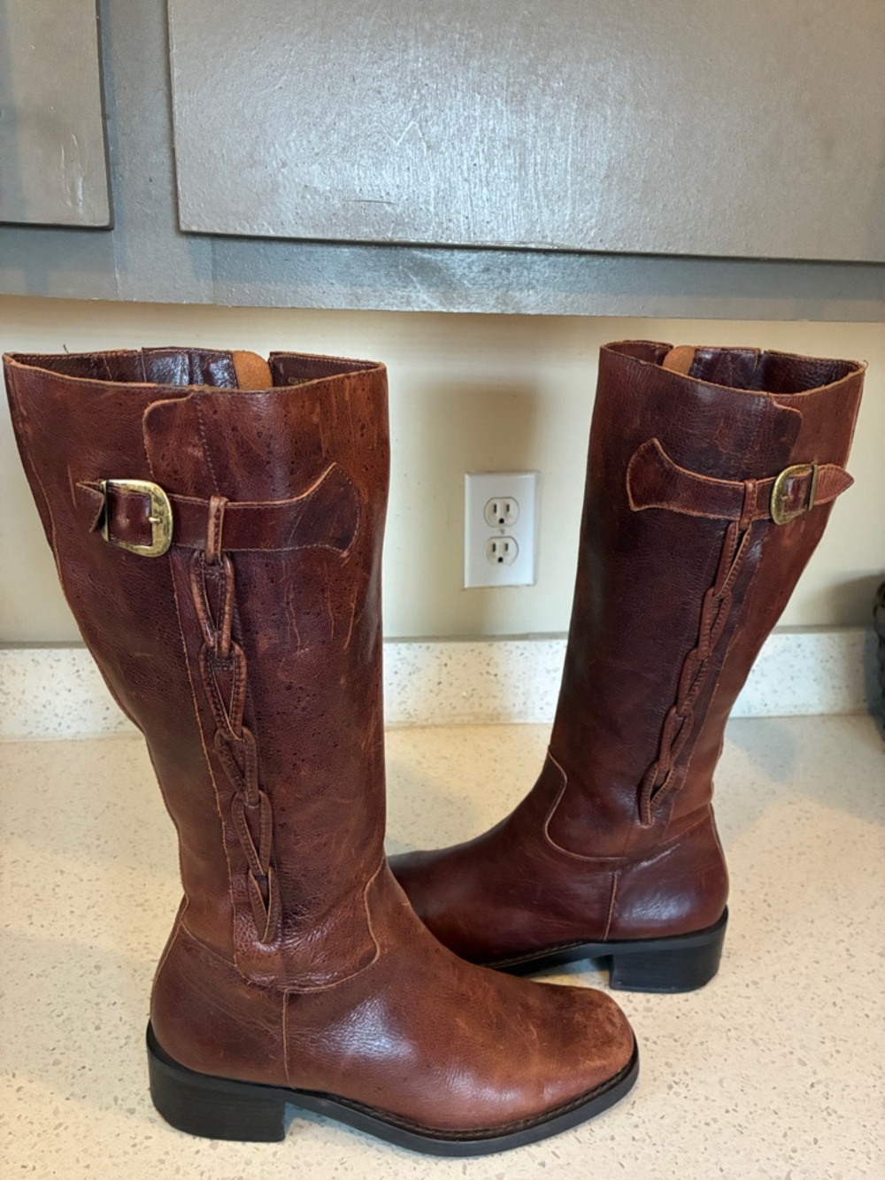 NICOLE BOTAS - Picture 1 of 9